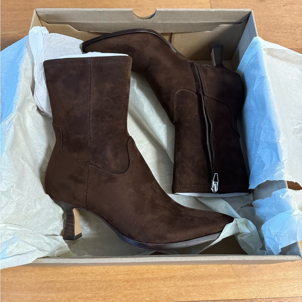 Dolce Vira Stella suede boot
